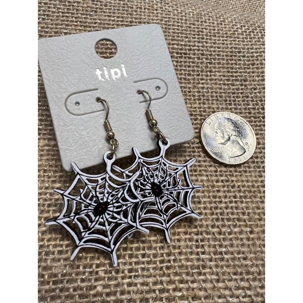 NWT‎ Tipi Wooden Dangle Spiderweb Earrings